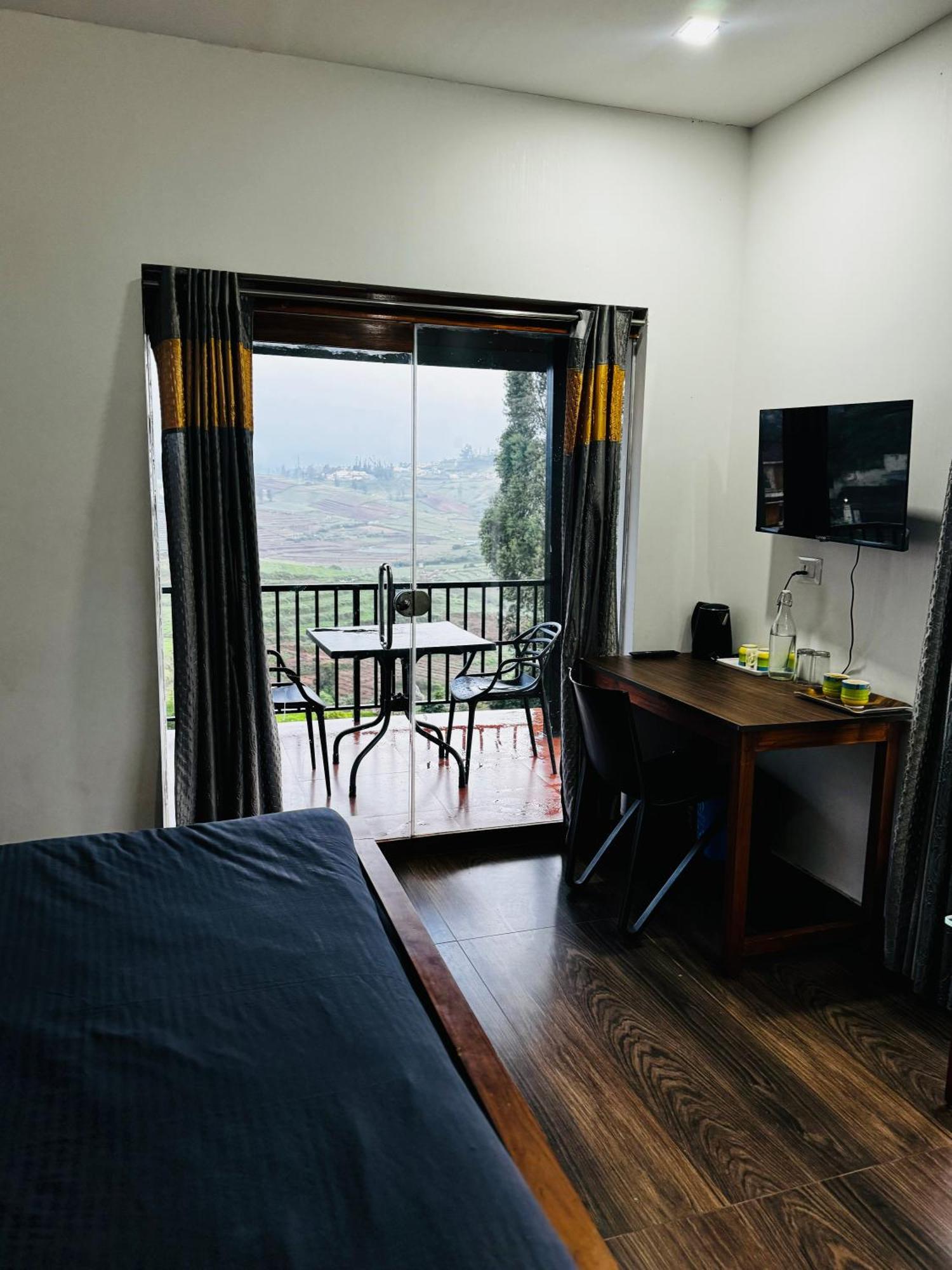 The Wooden Springs Bed & Breakfast Ooty Exterior photo